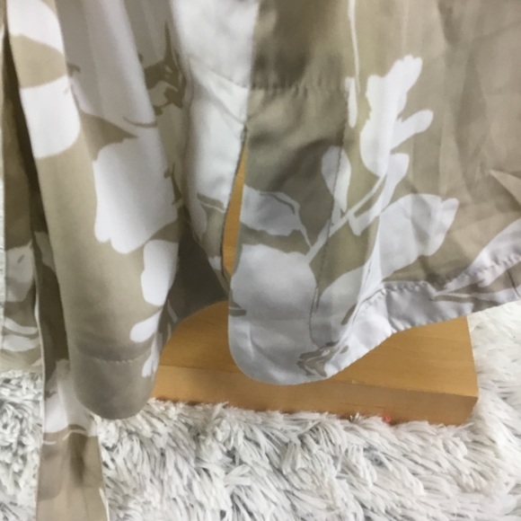 Liz Claiborne Large tan and white belted sleeveless top - Picture 10 of 14